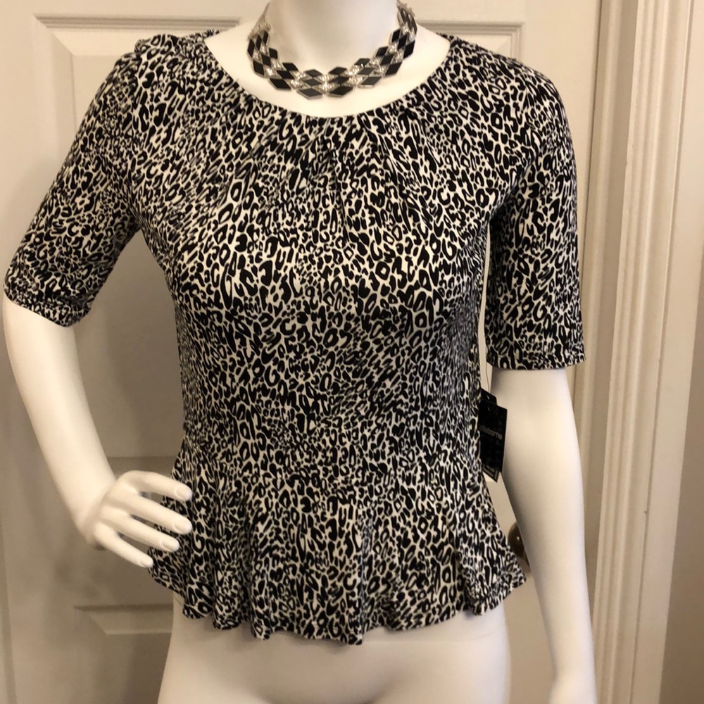 Liz Claiborne pullover flair waist blouse Black n White Size Small Rayon Spandex